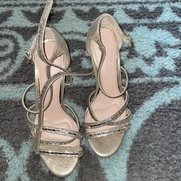 Heels - Picture 2 of 6